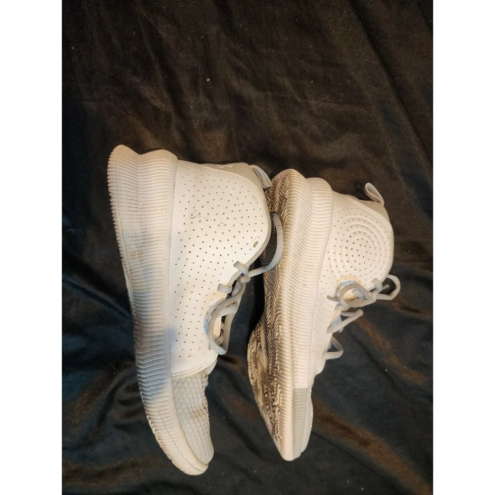 Under Armour Mens Basketball Shoes Grey White Mid Top Sneakers Athletic Training